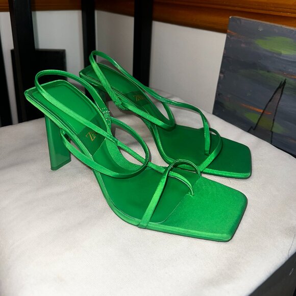 Zara Shoes - Pretty green Zara heels